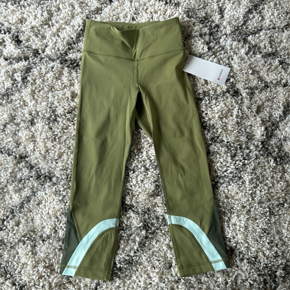 NWT LULULEMON CROP 21” THROWBACK LEGGINGS